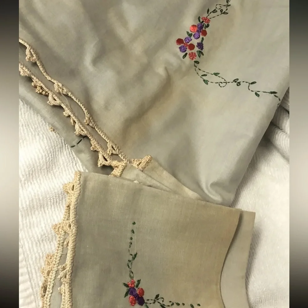 Set of 1 Hand Embroidered Tablecloth 6 Napkins Cross Stitch Cotton Vintage